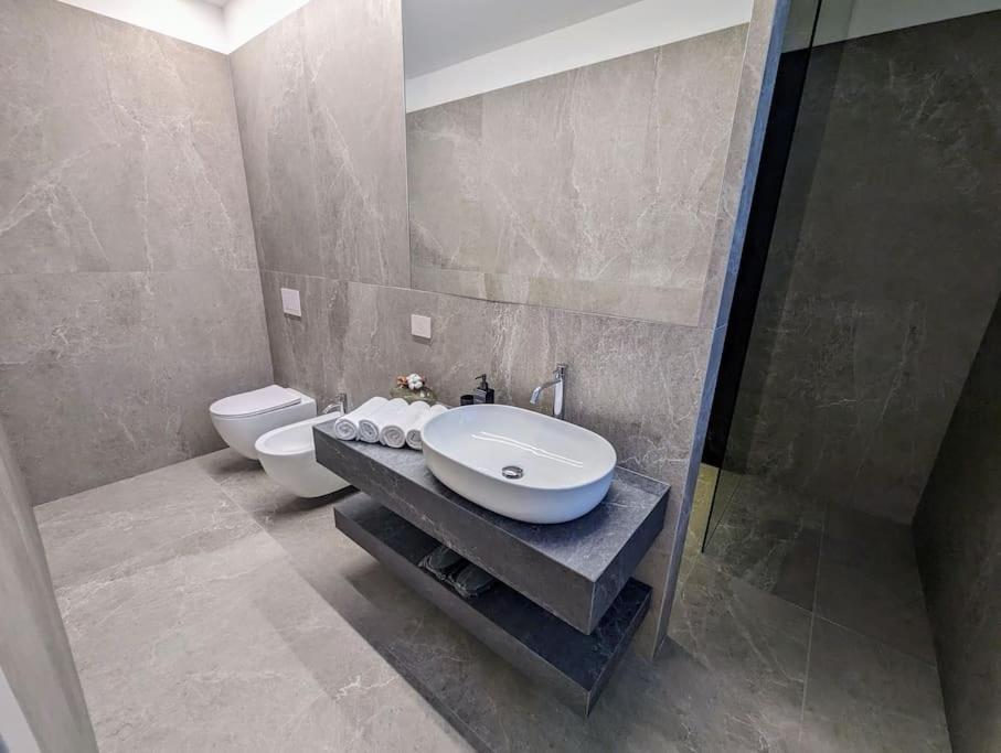 Sembenini With Balcony Or Terrace Appartamento *
